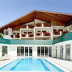 Neue Post Hotel